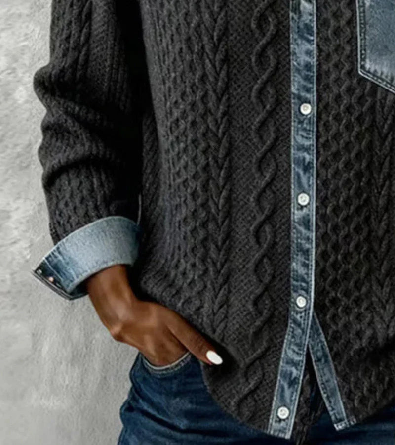 Elana – Dzianinowy top z plecionym wzorem i detalami z denimu